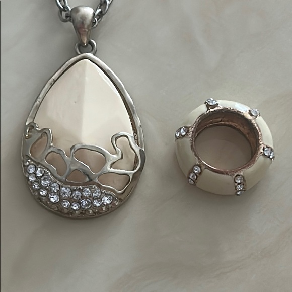 Elegant Silver Necklace and Ring Set - Picture 2 of 3